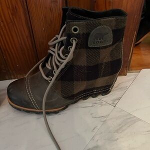 Sorel Black and Brown Plaid Wedge Boots